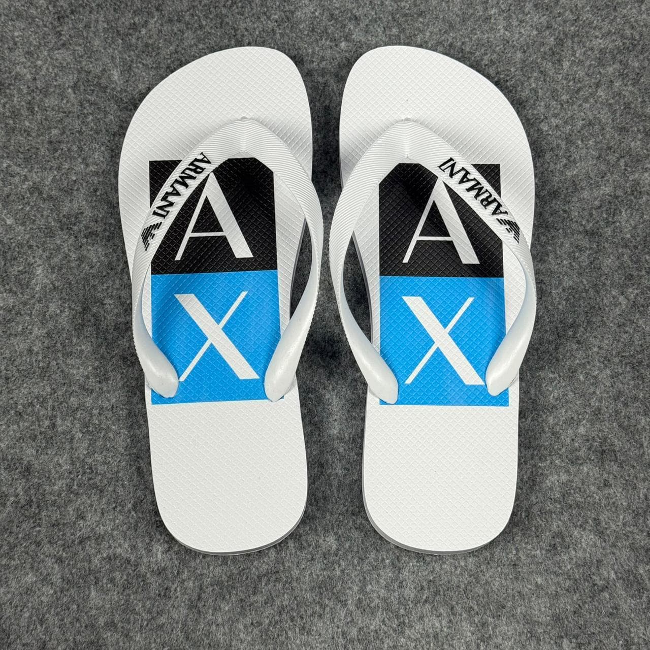Chinelo Armani Branco (Logo no Centro)